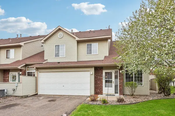 2357 Oakridge CIR, Hudson, WI 54016