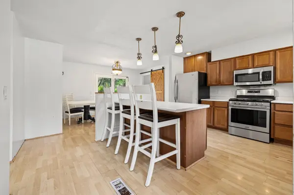 806 Parkway DR, Saint Paul, MN 55106