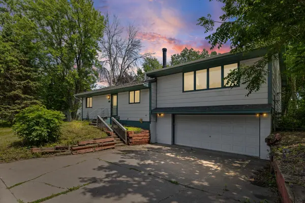 806 Parkway DR, Saint Paul, MN 55106