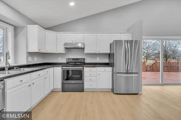 832 Aspen CIR, Little Canada, MN 55109