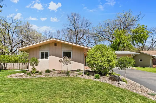 2119 Violet LN, New Brighton, MN 55112