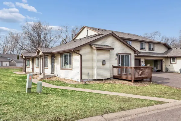 6690 Gretchen CT N, Oakdale, MN 55128