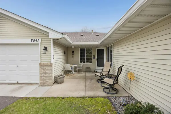 8541 Stratford LN, Brooklyn Park, MN 55443