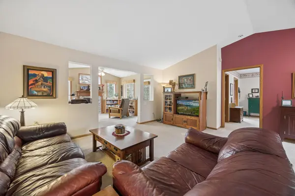 8541 Stratford LN, Brooklyn Park, MN 55443