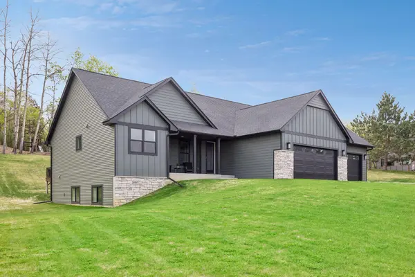 899 Gavin PASS, Hudson, WI 54016
