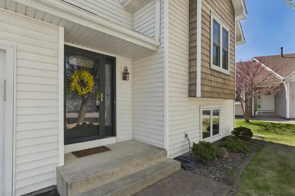 10211 Lee DR, Eden Prairie, MN 55347