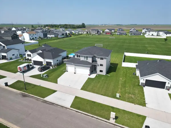 2828 12th ST W, West Fargo, ND 58078