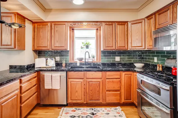 2722 Vale Crest RD, Crystal, MN 55422
