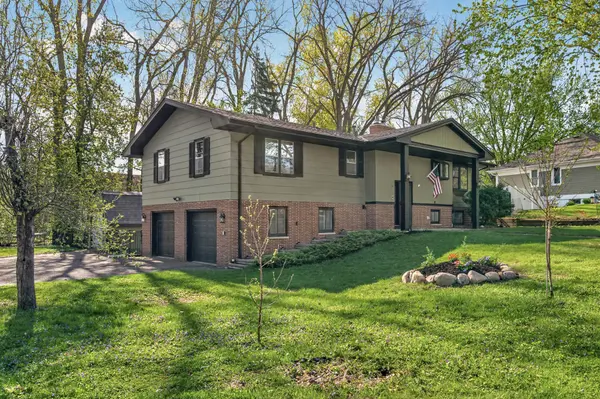 2722 Vale Crest RD, Crystal, MN 55422