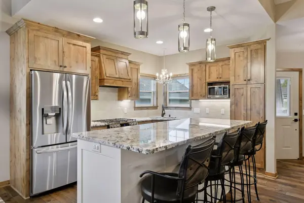 524 Roanoke CT, Waconia, MN 55387