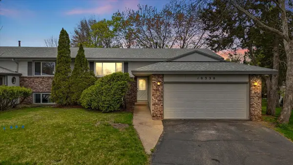 10330 Rhode Island CIR, Bloomington, MN 55438