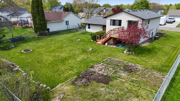 7916 Hallmark WAY, Apple Valley, MN 55124