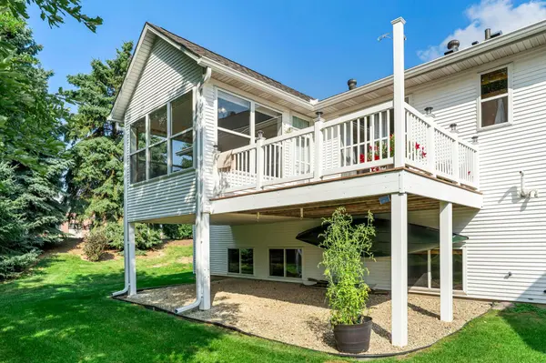 809 Woodduck DR, Woodbury, MN 55125