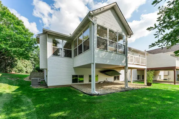 809 Woodduck DR, Woodbury, MN 55125