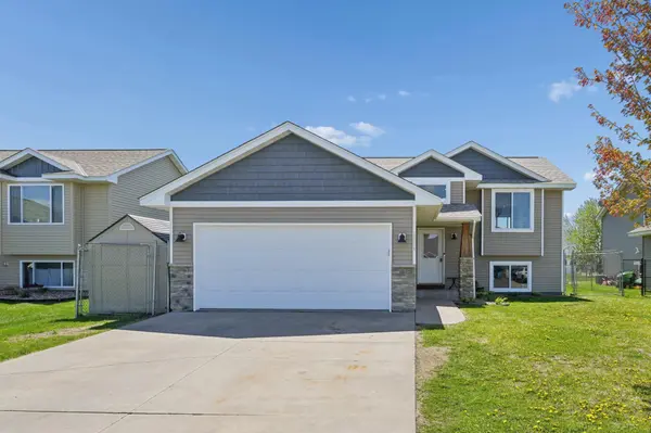 1314 Blue Jay PL, New Richmond, WI 54017
