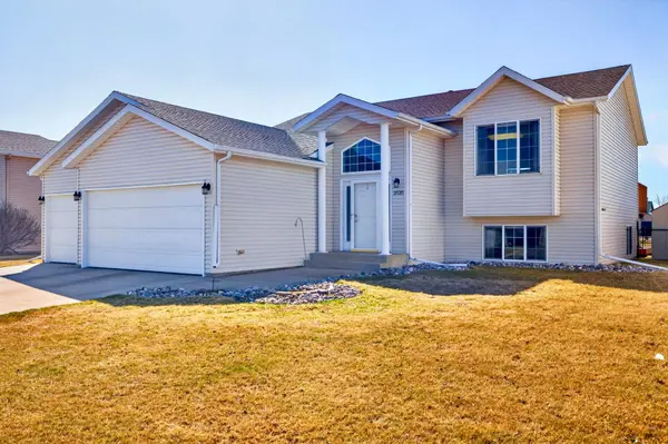 3520 Eagle Run DR, West Fargo, ND 58078