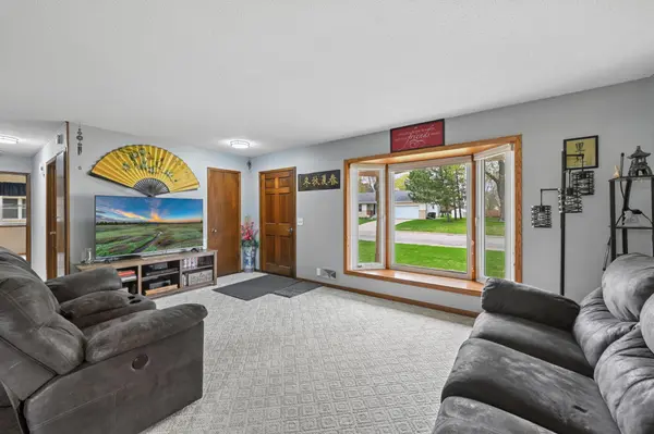 106 Garden RD NE, Hutchinson, MN 55350