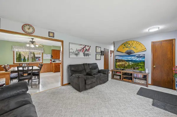 106 Garden RD NE, Hutchinson, MN 55350