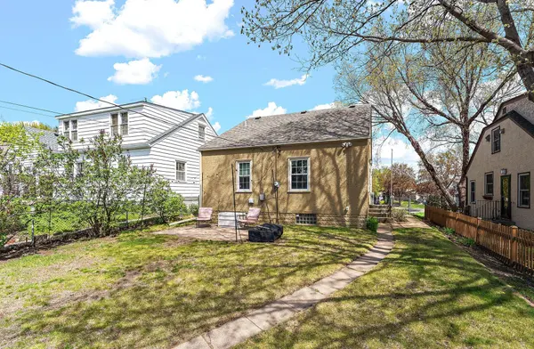 1216 Jessamine AVE E, Saint Paul, MN 55106