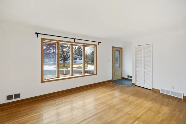 303 Roma AVE, Roseville, MN 55113