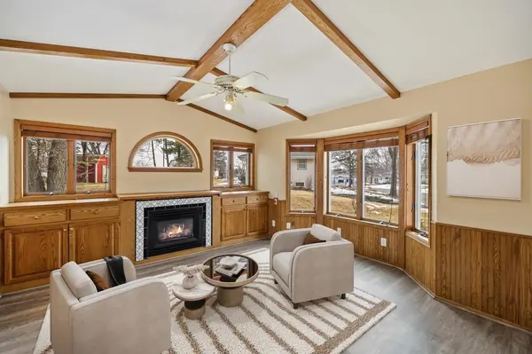 303 Roma AVE, Roseville, MN 55113