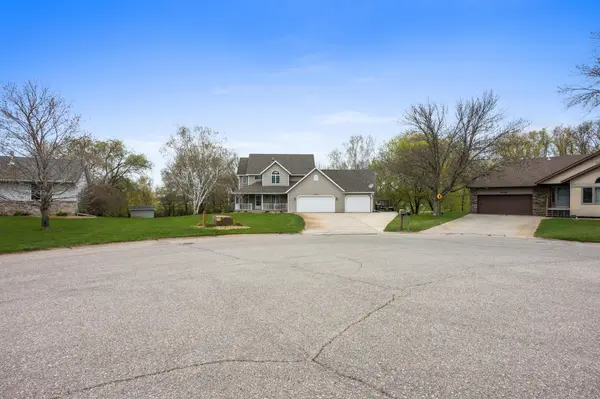1506 Mc Auliffe PL NW, Alexandria, MN 56308