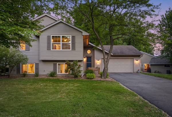 8117 Dakota LN,  Chanhassen,  MN 55317