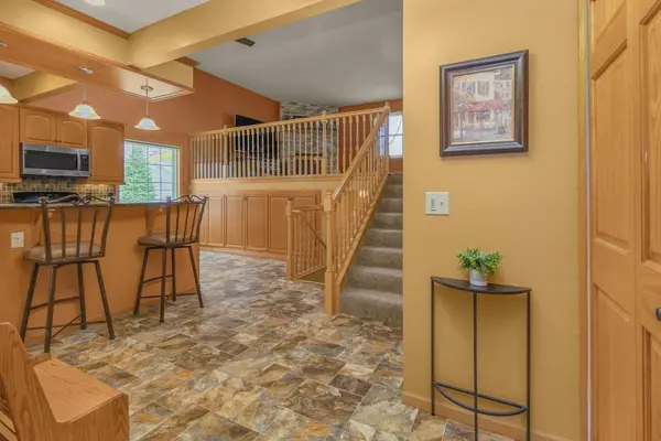 6934 4th Street CT N, Oakdale, MN 55128