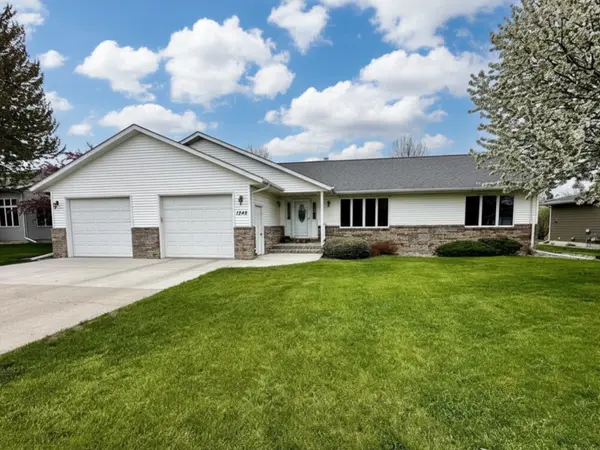 1240 Patricia CT, Marshall, MN 56258