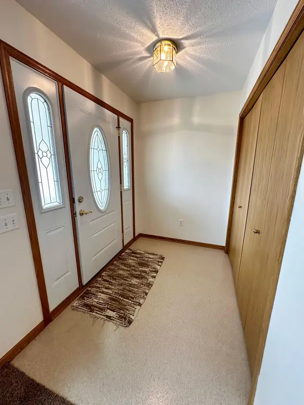 1240 Patricia CT, Marshall, MN 56258