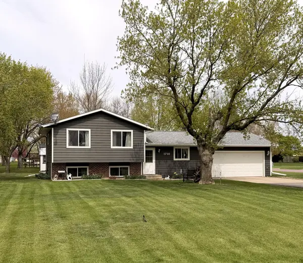 1710 River RD, Windom, MN 56101