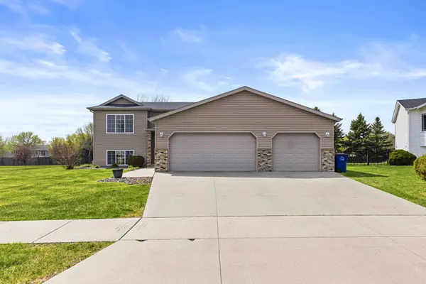 1911 35th Street CIR S, Moorhead, MN 56560