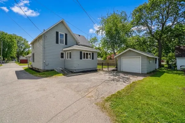 112 7th AVE NW, Faribault, MN 55021