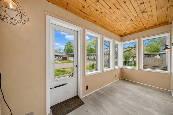 112 7th AVE NW, Faribault, MN 55021