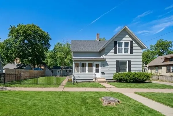 112 7th AVE NW, Faribault, MN 55021