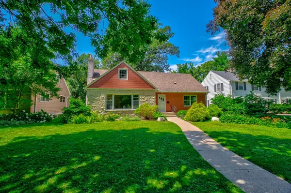 329 Stonebridge BLVD, Saint Paul, MN 55105