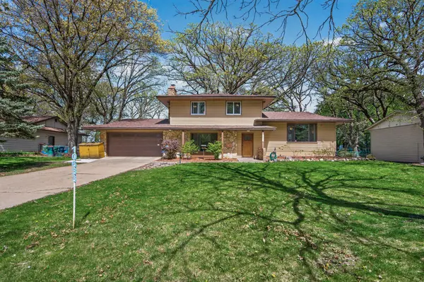 10633 Hollywood BLVD NW, Coon Rapids, MN 55433