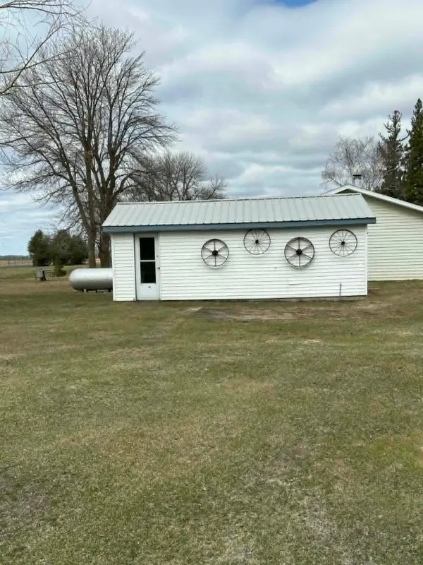 204 5th ST E, Lancaster, MN 56735