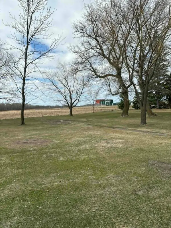 204 5th ST E, Lancaster, MN 56735