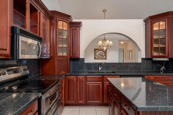 1429 Parkside LN, North Mankato, MN 56003