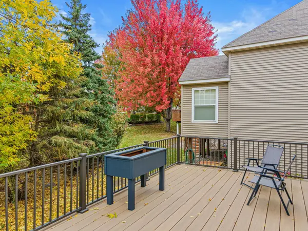 8728 N Bay DR, Chanhassen, MN 55317