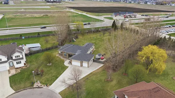 212 Chestnut DR, Horace, ND 58047