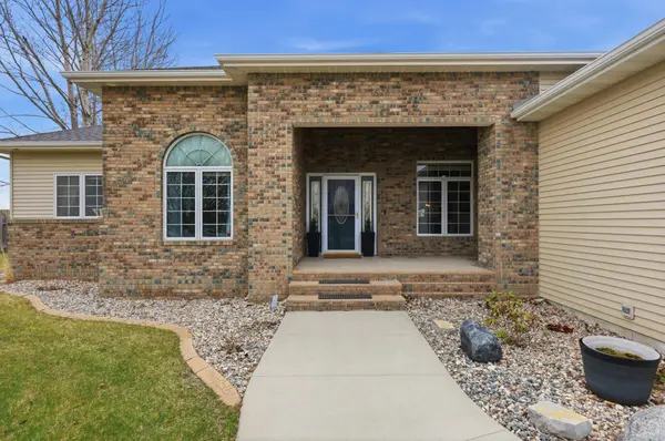 212 Chestnut DR, Horace, ND 58047