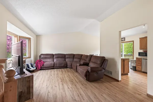 6237 Kalenda LN NE, Albertville, MN 55301