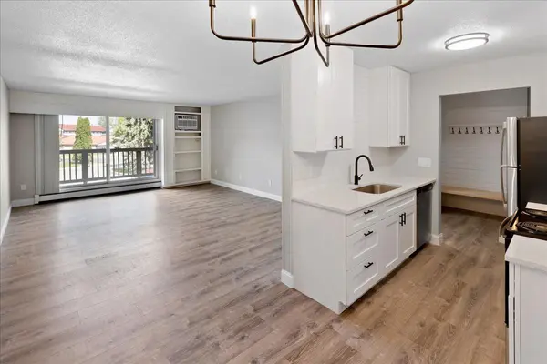2011 E 122nd ST #D11, Burnsville, MN 55337