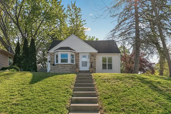 3200 Ewing AVE N, Robbinsdale, MN 55422