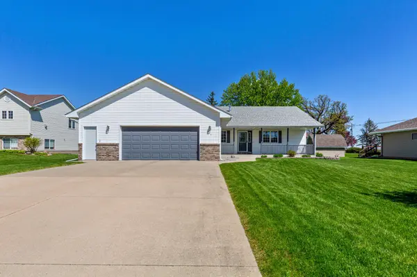 425 Hazeltine PL NE, Owatonna, MN 55060