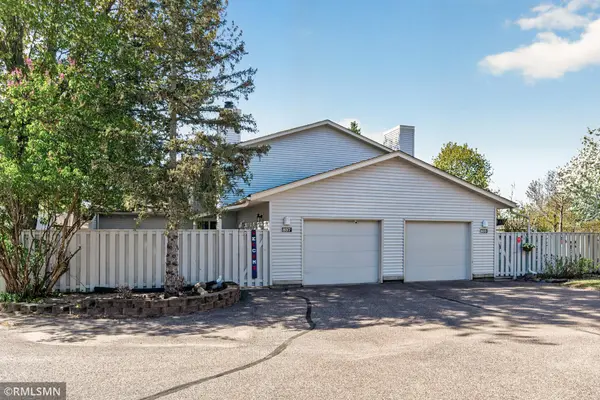 897 Monterey DR, Shoreview, MN 55126