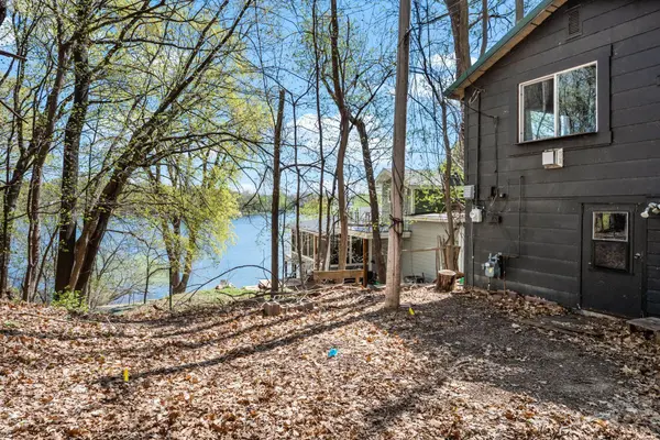 6701 Mohawk DR, Chanhassen, MN 55317