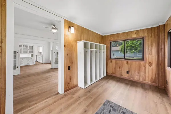 601 N Carver ST, Winthrop, MN 55396